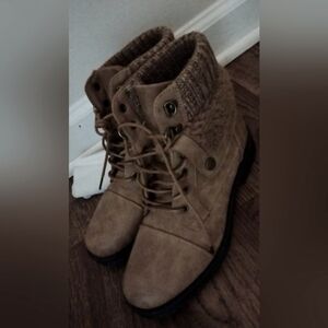 Combat boots